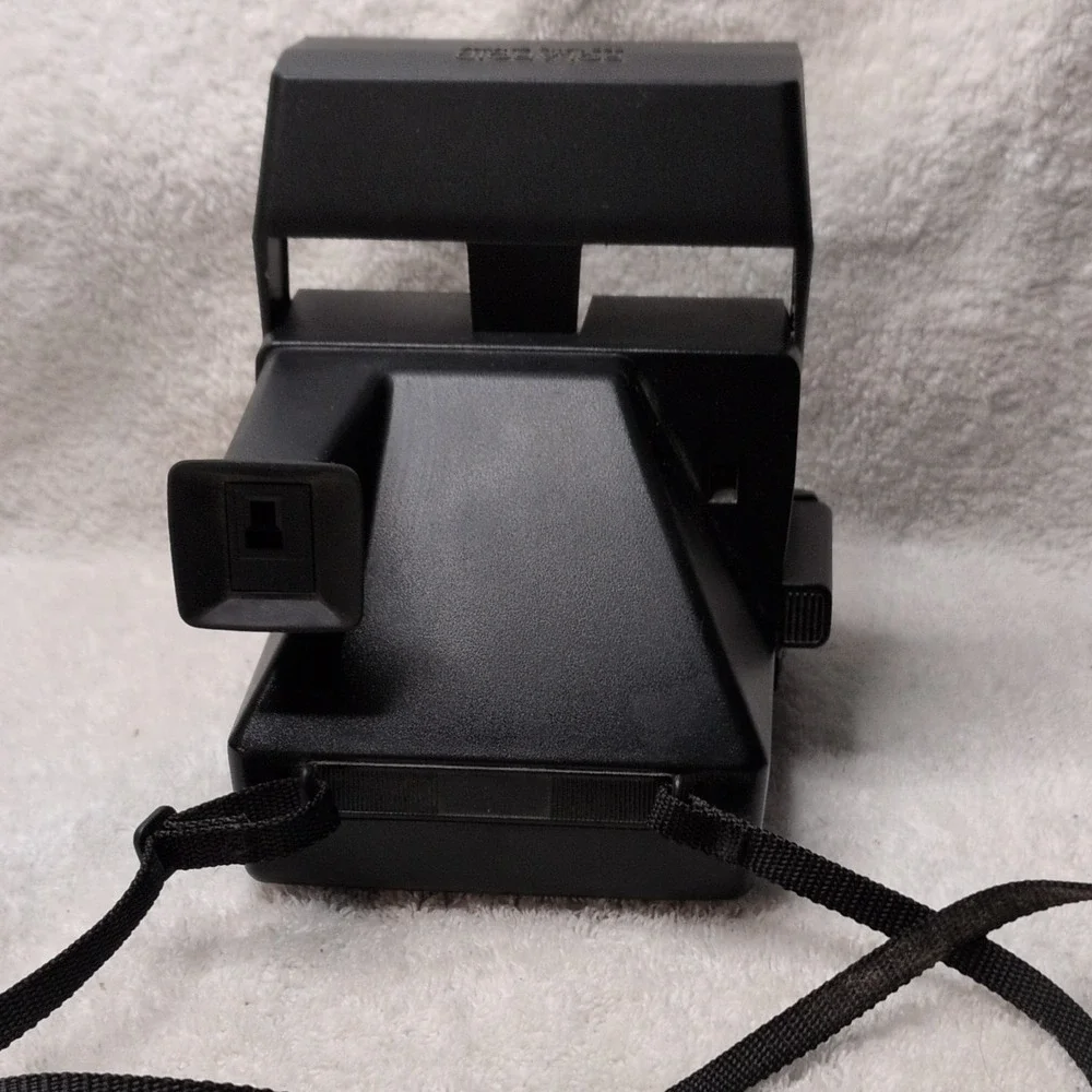 Polaroid Sun 660 Autofocus Instant Film Camera Vintage Black  w/Strap Not Tested